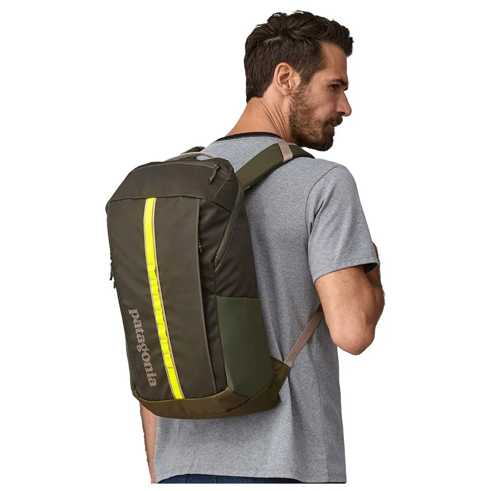 Backpack Patagonia ---Black Hole Pack 25L Pine Needle Green