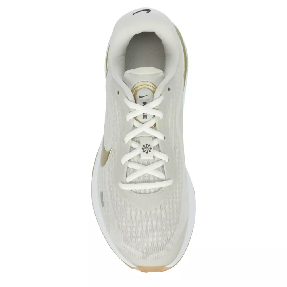 NIKE  WOMENS JOURNEY RUN RUNNING SHOE